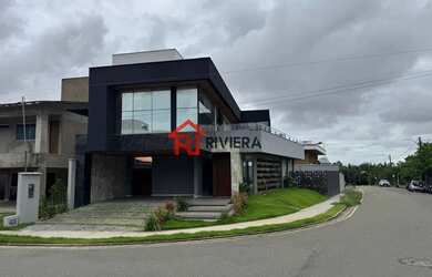 Imagem: A casa em condomínio possui 4 Dormitórios, 4 Banheiros, 395m²