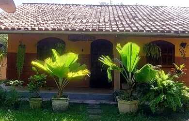 Imagem: A casa possui 2 Dormitórios, Acomodam 8 pessoas, 1 Vaga na