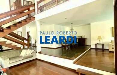 Imagem: A casa em condomínio possui 4 Dormitórios, 2 Banheiros, 4