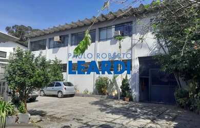 Imagem: O depósito à venda possui 5 Vagas na garagem e 1027m² de