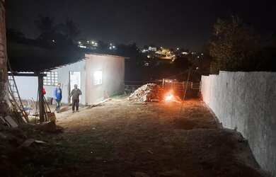 Imagem: A casa em condomínio possui 3 Dormitórios, 2 Banheiros, 4