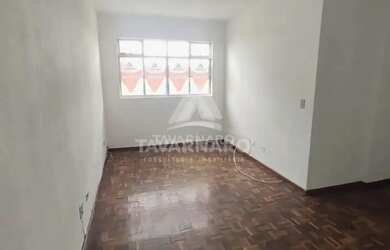 Imagem: O apartamento possui 3 Dormitórios, 1 Banheiro, 1 Vaga na garagem