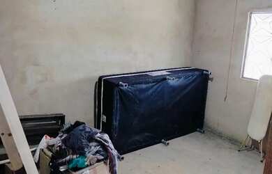 Imagem 8: Vendo lindo terreno todo murado de tijolo de bloco com frutas e com pequena...