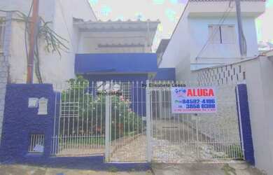 Imagem: A casa possui 3 Dormitórios, 2 Banheiros, 1 Vaga na garagem