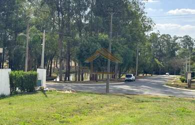 Imagem 8: Terreno com frente ao lago no Ninho Verde 1, lote único