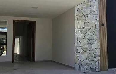 Imagem: A casa em condomínio possui 3 Dormitórios, 2 Banheiros e 132m²