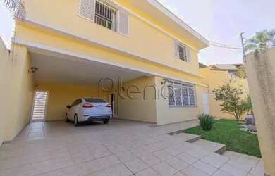 Imagem: A casa possui 4 Dormitórios, 2 Banheiros, 4 Vagas na garagem