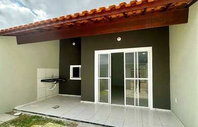 Imagem: A casa possui 2 Dormitórios, 2 Banheiros, 2 Vagas na garagem