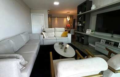 Imagem 6: Imóvel para aluguel e venda possui 210 metros quadrados com 4 quartos