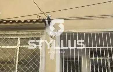 Imagem: A casa possui 4 Dormitórios, 1 Banheiro, 1 Vaga na garagem