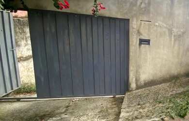 Imagem: A casa possui 4 Dormitórios, 3 Banheiros, 5 Vagas na garagem