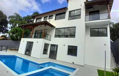 Imagem: A casa em condomínio possui 3 Dormitórios, 5 Banheiros, 3