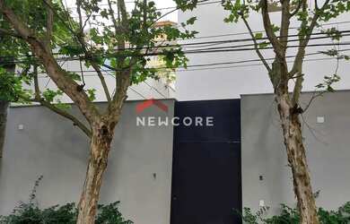 Imagem: A casa possui 4 Dormitórios, 4 Banheiros, 2 Vagas na garagem