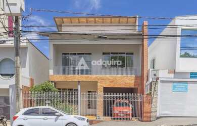 Imagem: A casa possui 1 Dormitório, 2 Banheiros, 2 Vagas na garagem