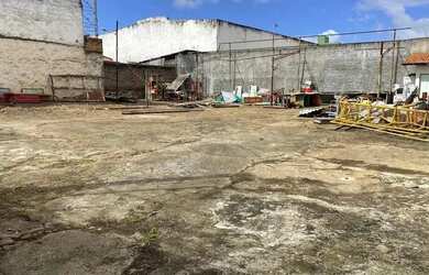 Imagem: O terreno possui 836m² de Área e está localizado em Siqueira