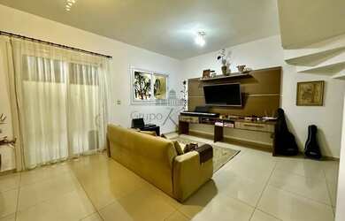 Imagem: A casa em condomínio possui 3 Dormitórios, 2 Banheiros, 2