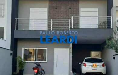 Imagem: A casa em condomínio possui 3 Dormitórios, 3 Banheiros, 3