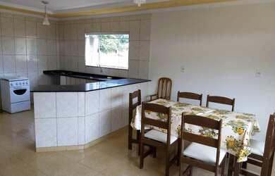 Imagem: A casa possui 3 Dormitórios, 2 Banheiros, 3 Vagas na garagem