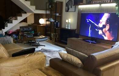 Imagem: A casa possui 3 Dormitórios, 3 Banheiros, 2 Vagas na garagem