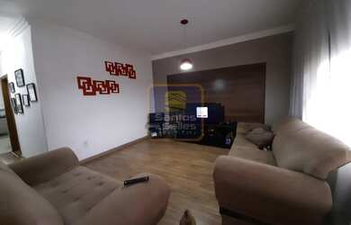 Imagem: A casa possui 5 Dormitórios, 3 Banheiros, 2 Vagas na garagem