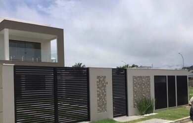 Imagem: A casa em condomínio possui 4 Dormitórios, 5 Banheiros, 4