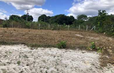 Imagem: O terreno possui 162m² de Área e está localizado em Aquiraz