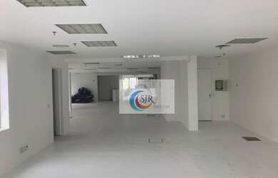 Imagem: O depósito possui 5 Vagas na garagem e 198m² de Área e está