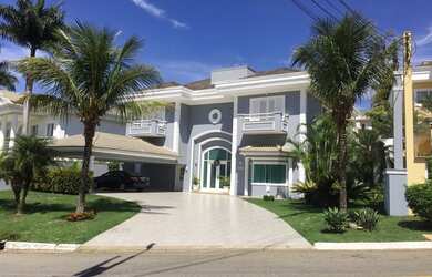 Imagem: A casa em condomínio possui 4 Dormitórios, 5 Banheiros, 4