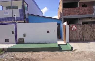 Imagem: A casa possui 2 Dormitórios e 1 Banheiro e está localizado