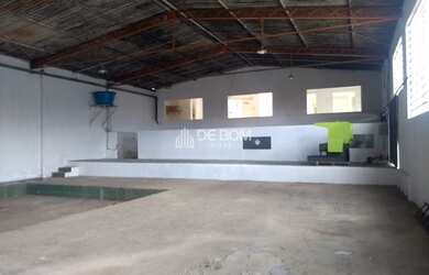 Imagem: O depósito possui 5 Vagas na garagem e 1000m² de Área e está