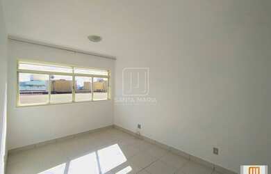 Imagem: O apartamento possui 1 Dormitório, 1 Banheiro, 1 Vaga na garagem