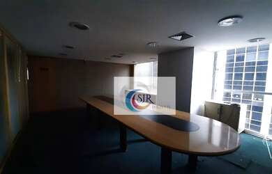 Imagem: O depósito possui 4 Vagas na garagem, 878m² de Área e está