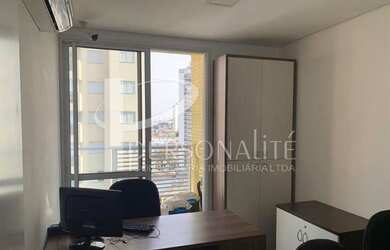 Imagem: O depósito possui 2 Vagas na garagem, 35m² de Área e está