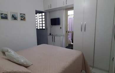 Imagem: A casa possui 3 Dormitórios, 2 Banheiros, 2 Vagas na garagem