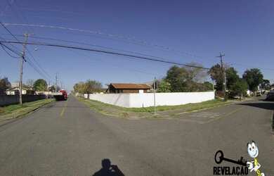 Imagem: O terreno à venda possui e está localizado em Costeira, São