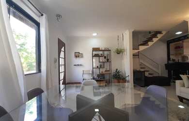 Imagem: A casa possui 4 Dormitórios, 3 Banheiros, 1 Vaga na garagem