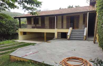 Imagem: A chácara possui 220m² de Área e está localizado em Mombuca