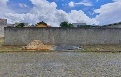 Imagem: O terreno está localizado em Uvaranas, Ponta Grossa à venda