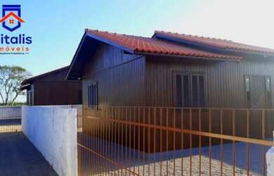 Imagem 4: Duas casas recém construídas localizada em Imbituba, situada no bairro...