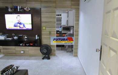 Imagem: A casa possui 2 Dormitórios, 2 Banheiros, 2 Vagas na garagem