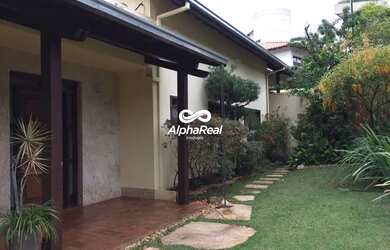 Imagem: A casa possui 4 Dormitórios, 5 Banheiros, 5 Vagas na garagem