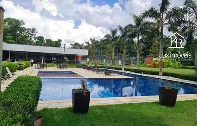 Imagem: O terreno e possui Dormitórios, Suítes, Banheiros, 363-0m²