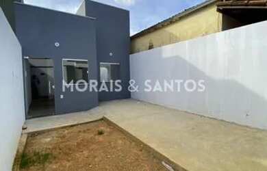 Imagem: A casa possui 2 Dormitórios, 1 Banheiro, 1 Vaga na garagem