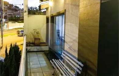 Imagem: A casa possui 2 Dormitórios, 3 Banheiros, 2 Vagas na garagem