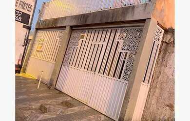 Imagem: A casa possui 4 Dormitórios, 2 Banheiros, 1 Vaga na garagem