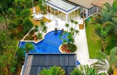 Imagem: A casa possui 4 Dormitórios, 2 Banheiros, 5 Vagas na garagem