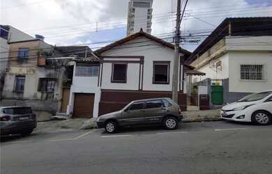 Imagem: A casa possui 5 Dormitórios, 2 Banheiros, 3 Vagas na garagem