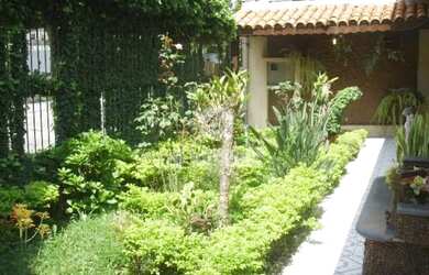 Imagem: A casa possui 2 Dormitórios, 3 Banheiros, 2 Vagas na garagem