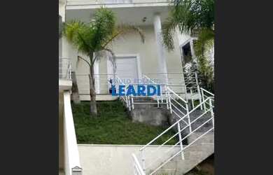 Imagem: A casa em condomínio possui 4 Dormitórios, 5 Banheiros, 4