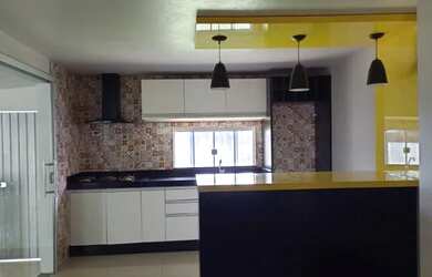 Imagem: A casa possui 2 Dormitórios, 3 Banheiros, 1 Vaga na garagem